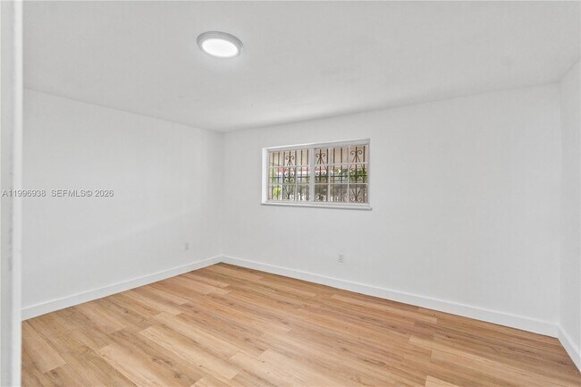 Building Photo - 361 E 39th St