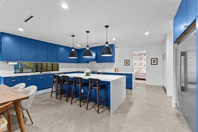 Building Photo - 5704 Driftwood Dr