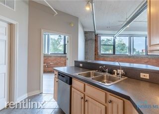Building Photo - 1 br, 2 bath House - 110 Ottawa St Apt 3C