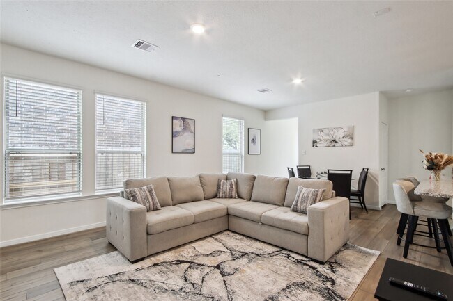 Building Photo - 2877 Grand Anse Dr