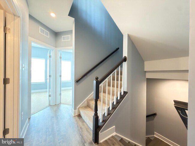 Building Photo - 2512 Buckthorn Dr