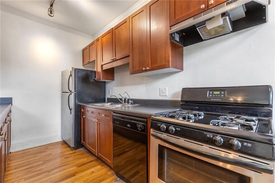 Building Photo - 741 Frederica St NE