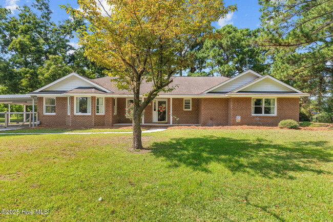 Building Photo - Beautiful 3 Bedroom, 2 Bath Home -135 Yate...