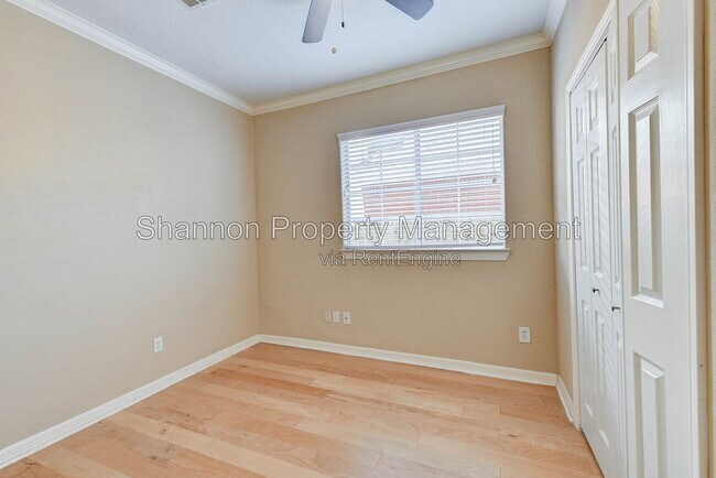 Building Photo - 2919 Crest Park Dr