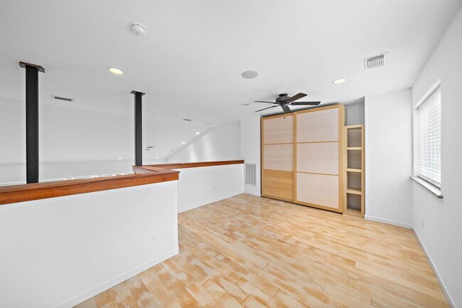 Building Photo - 1813 Crockett St