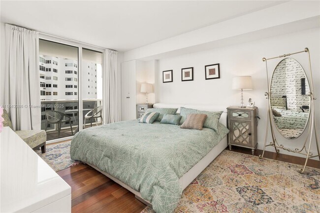 Building Photo - 10275 Collins Ave