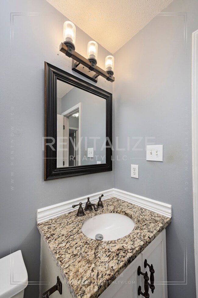 Building Photo - Creole Style 3 Bed 2.5 Bath Home on Oversized Lot