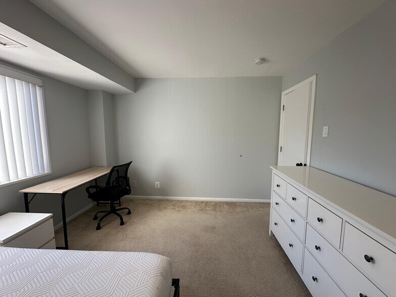 Building Photo - 5340 Holmes Run Pky