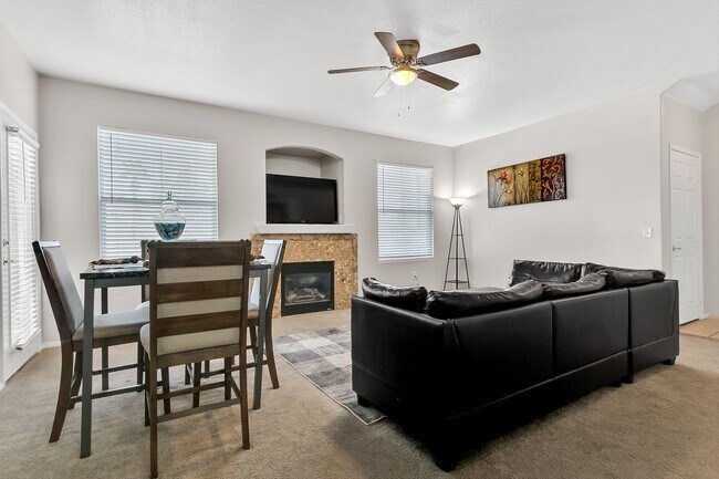 Building Photo - Fully Furnished/Great location 3 bedrooms 2  bath, community pool/gated in south summerlin area
