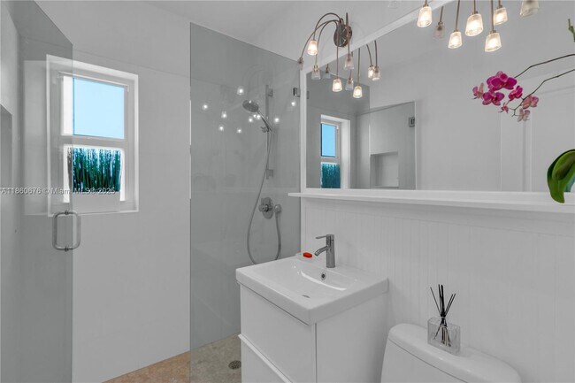 Building Photo - 5450 SW 76th St