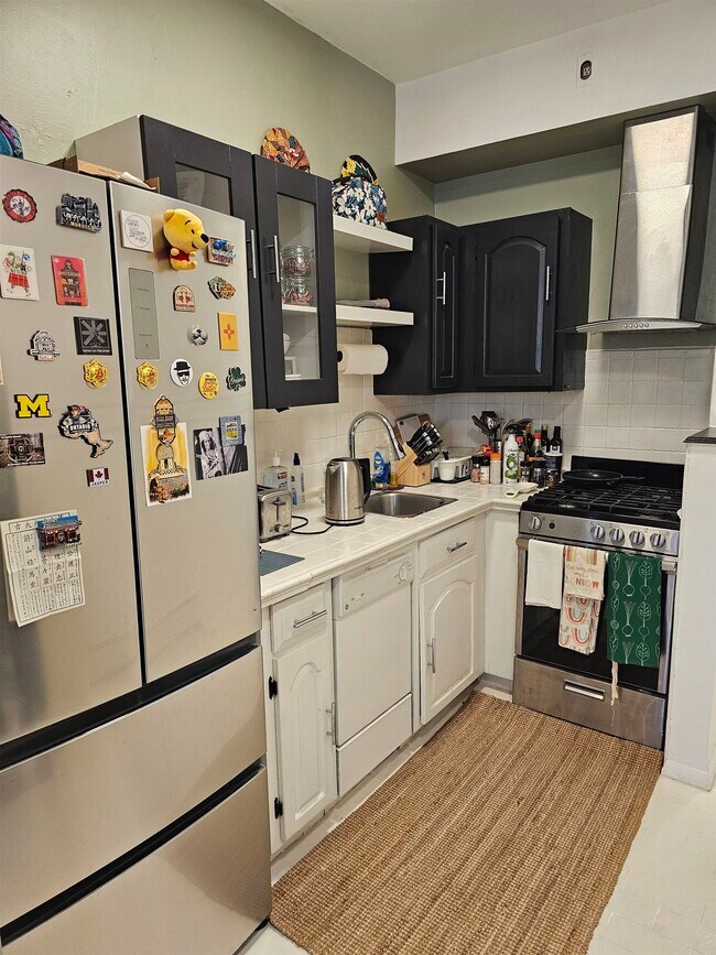 Building Photo - 372 2nd St