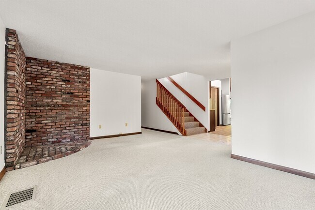 Building Photo - 4 Tanglewood Rd
