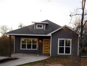 Building Photo - 1506 Packsaddle Trail