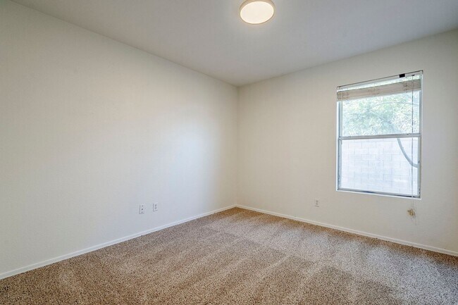 Building Photo - Beautifully Updated 4-Bedroom Home with Easy Access to Loop 101!