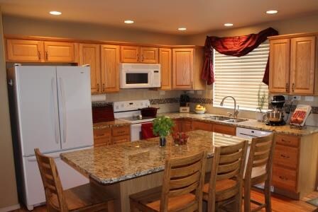 Building Photo - 4142 Heathmoor Dr