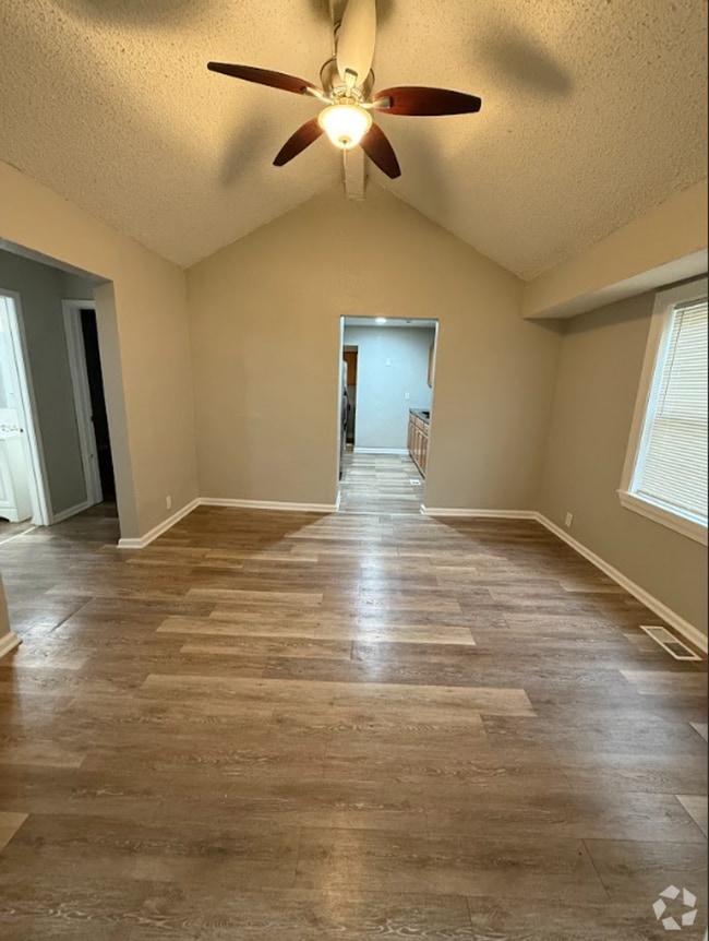 Building Photo - Beautifully Remodeled 3-Bedroom Single Fam...