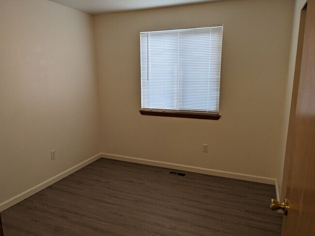 Building Photo - Amazing 3 bedroom home
