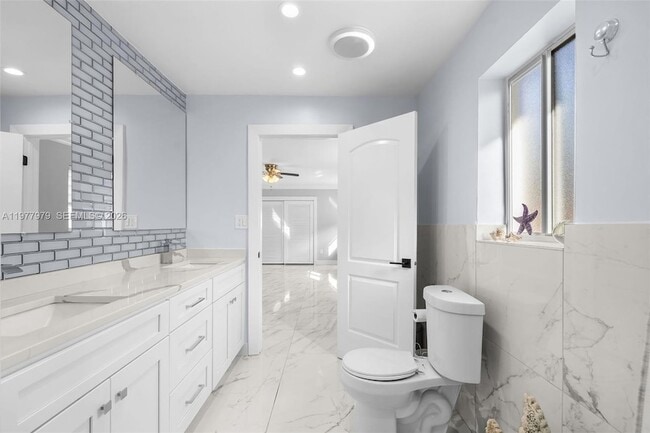 Building Photo - 1519 Biarritz Dr