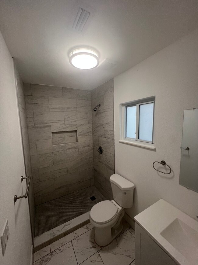 Building Photo - 3025 NW 32nd St