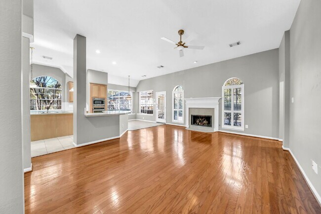 Building Photo - MOVE IN READY! Cream-of-the-crop location in the heart of the cul-de-sac!