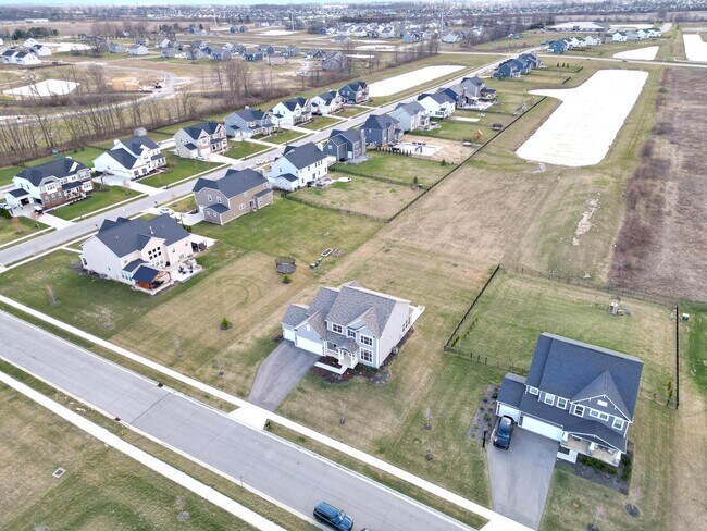 Building Photo - 2390 Glenvale Dr
