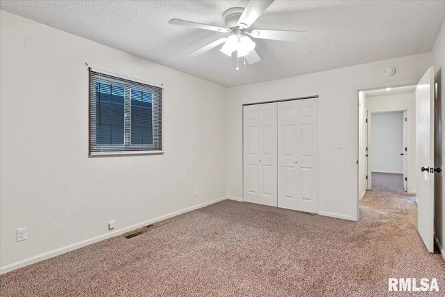 Building Photo - 3 Sundowner Ln