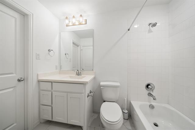 Building Photo - 8213 Legacy Oak Dr