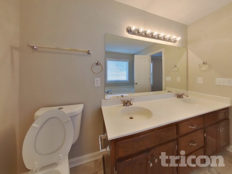 Building Photo - 2784 Aston Woods Ln