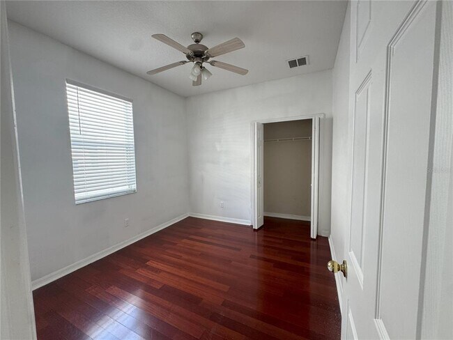 Building Photo - 139 Chaucer Ave