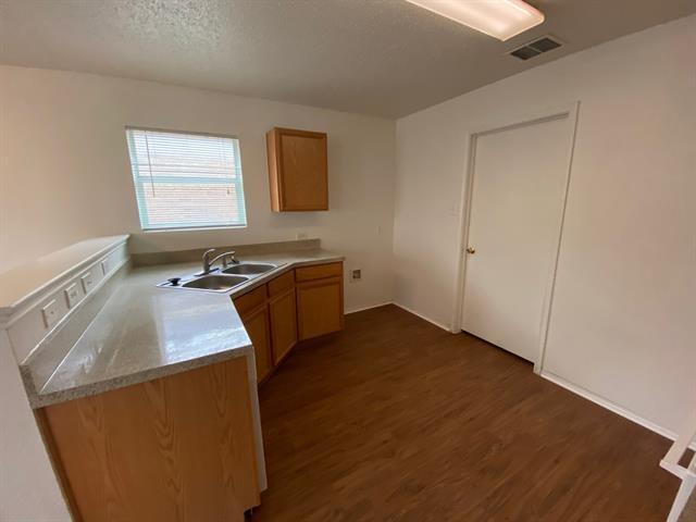 Building Photo - 5008 Waterford Dr