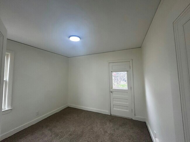 Building Photo - 4401 Buckingham