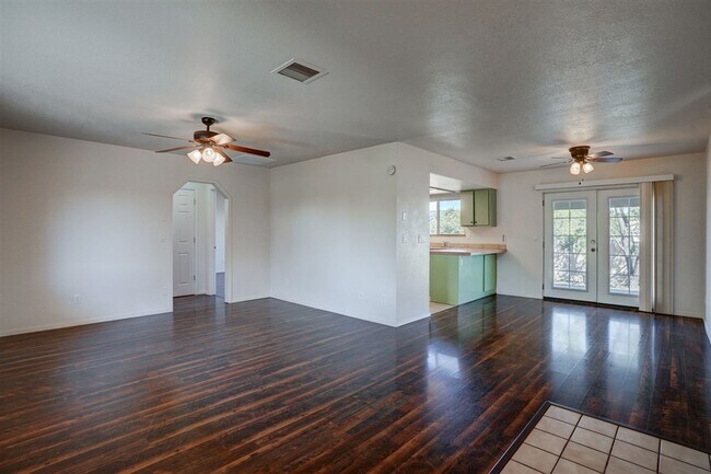 Building Photo - 7930 E Larkspur Ln