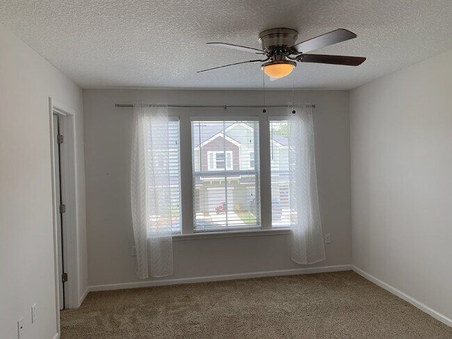 Building Photo - Moultrie Village Townhome with two ensuite...