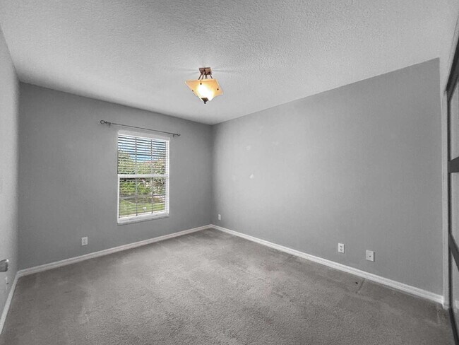 Building Photo - Spacious 3BR Townhome in Gated Villa Palma | Garage | Community Pool