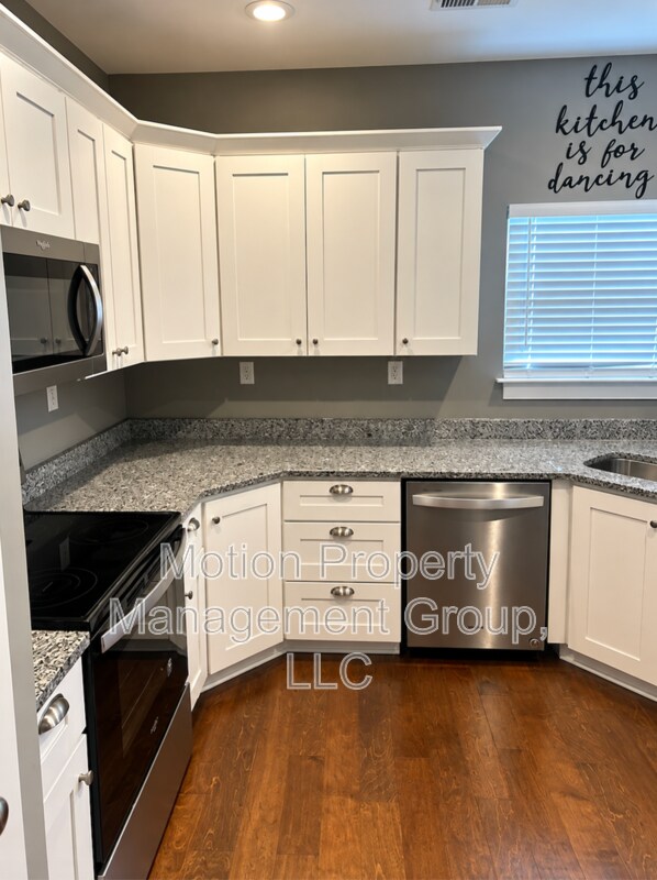 Building Photo - 4010 Rogers Rd