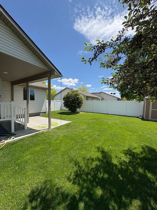 Building Photo - 3492 Stonegate Dr