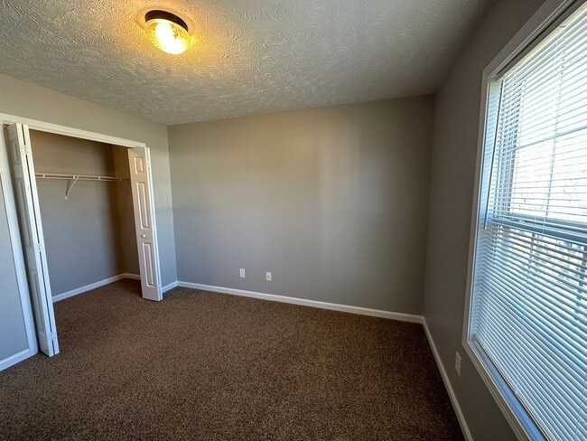 Building Photo - 1009 Bobcat Dr