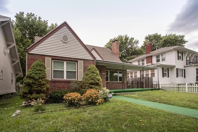 Building Photo - 5830 Paseo Blvd