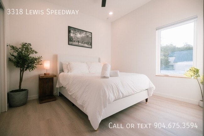 Building Photo - 3318 Lewis Speedway