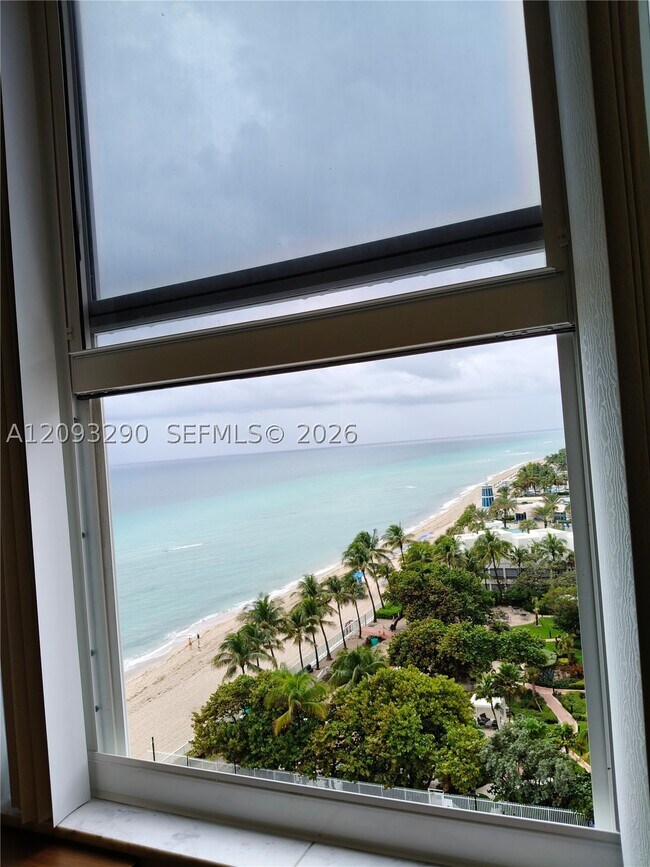 Building Photo - 2751 S Ocean Dr