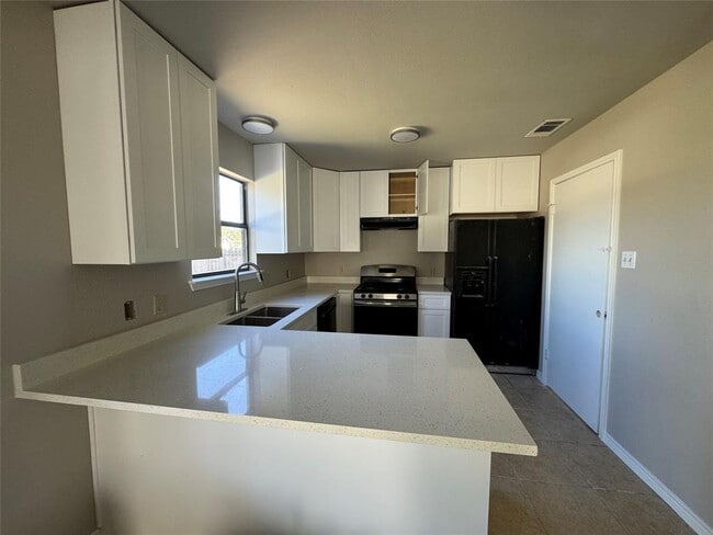 Building Photo - 1106 York Castle Dr