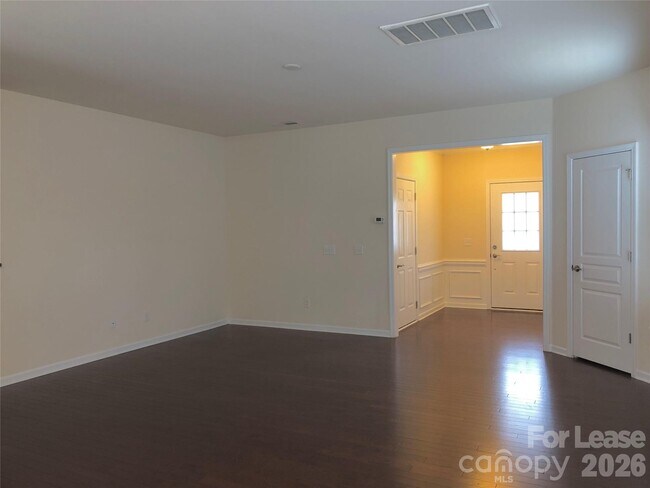 Building Photo - 6032 Carrollton Ln