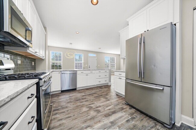 Building Photo - Modern 3-Bed, 2.5-Bath Townhome with Pond ...