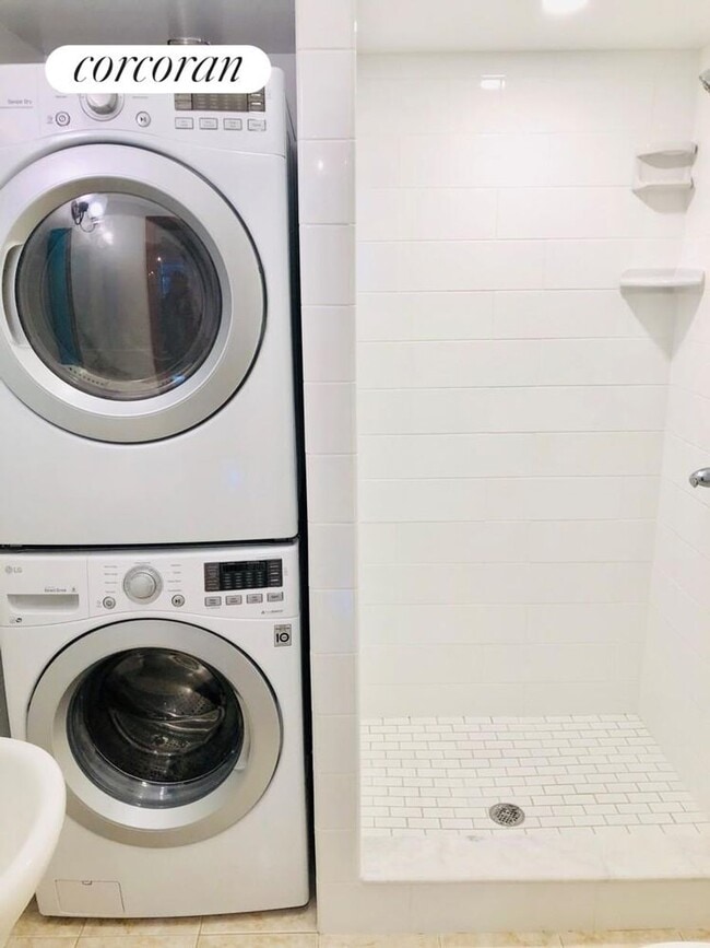 Building Photo - 267 W 90th St