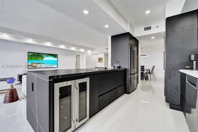 Building Photo - 20281 E Country Club Dr