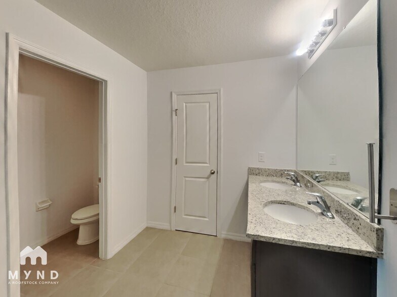 Building Photo - 1016 Ashentree Dr
