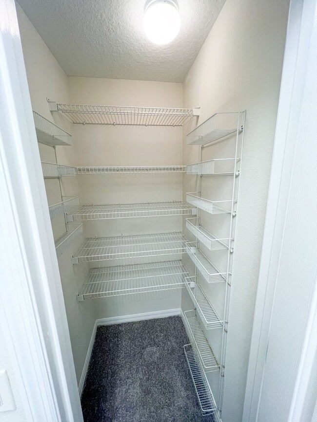 Building Photo - Lovely 2 Bedroom 2 Bathroom home in 55+ Ro...