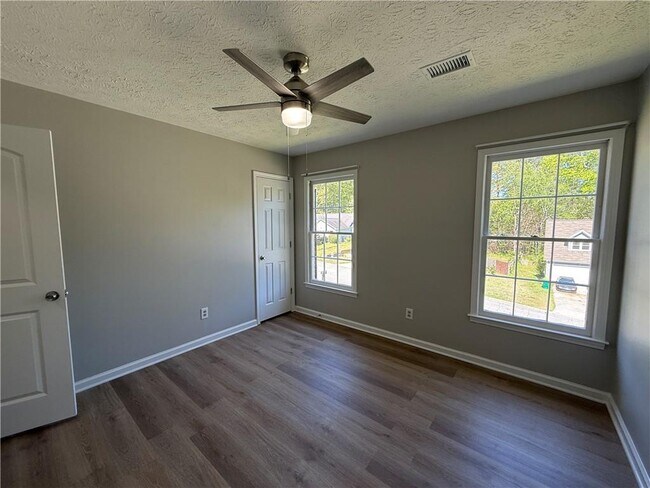 Building Photo - 979 Sugar Crossing Ln