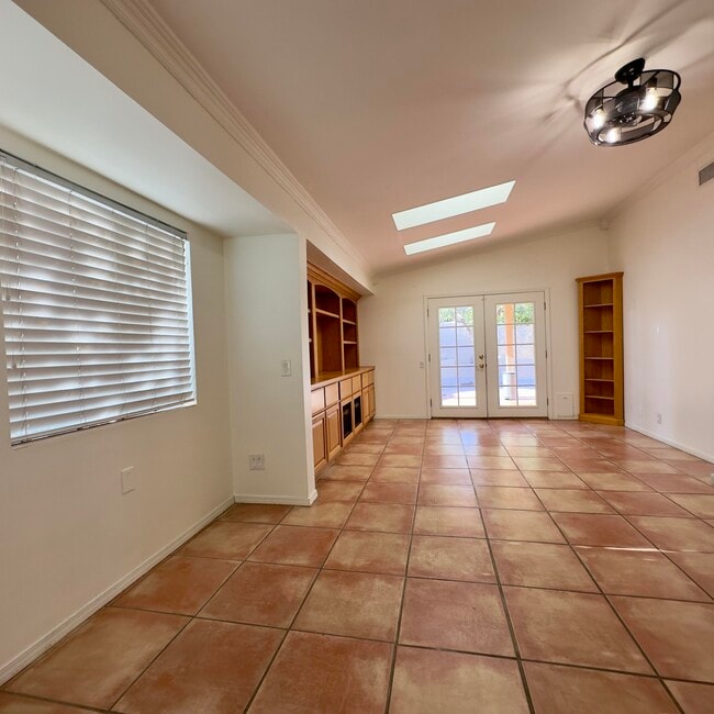 Building Photo - 40064 Silktree Ct
