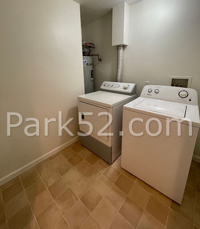 Building Photo - 3 bedroom Townhome in Gig Harbor